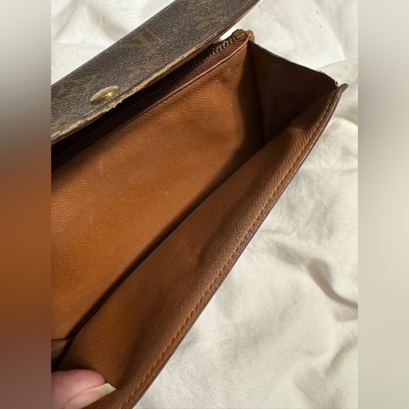 Authentic Vintage Louis Vuitton Sarah Monogram Wallet - Picture 12 of 12